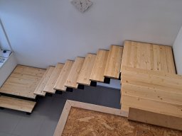 Interiérové schody